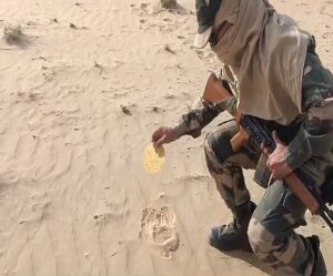 BSF jawan baked papad on hot sand