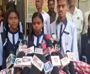 Chhattisgarh Viral Video District Education Officer threatened girl students