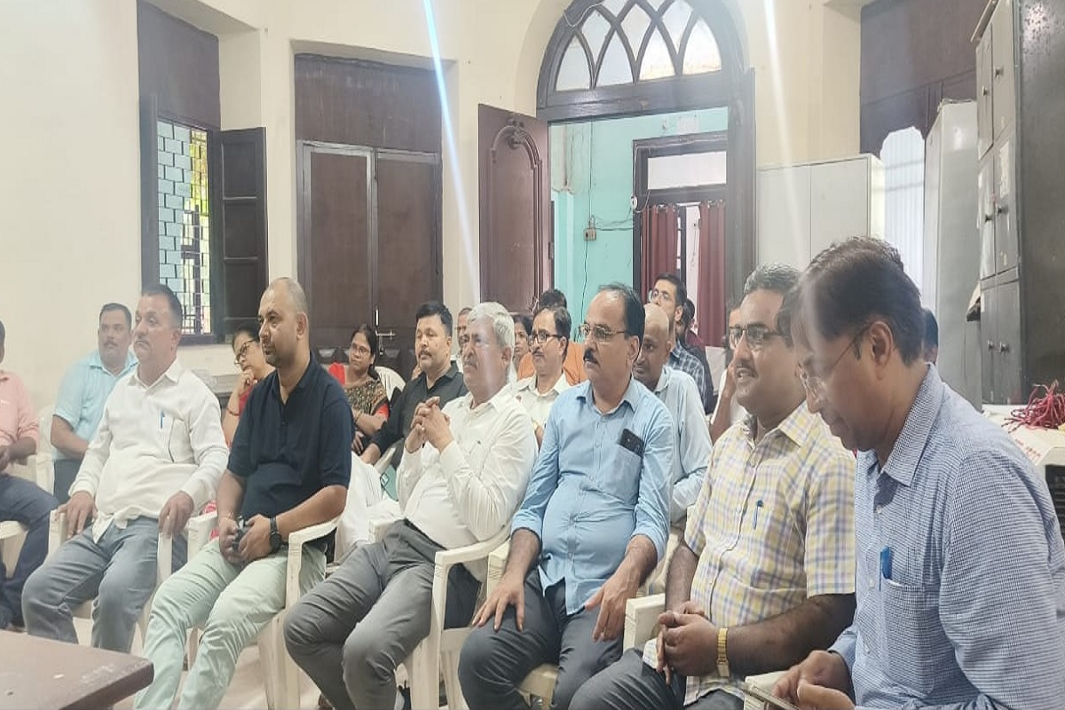 Lucknow DIOS issued notice to manager of National Inter College 

