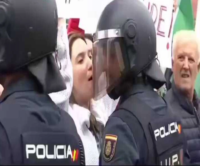 When police husband came to stop woman protesting against government
