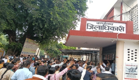 teachers protest against TET-