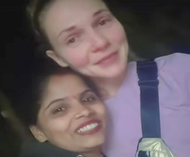 Foreign tourist was crying on Colaba beach Female biker helped