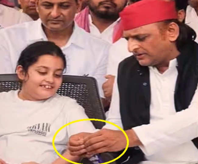Akhilesh yadav with prateek daughter