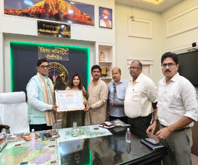 DM Gyanendra Singh honored